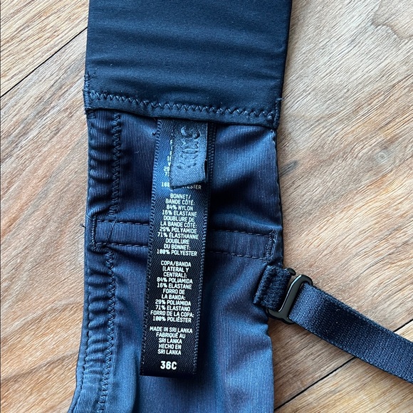 SKIMS Black Strapless/Convertible Bra - Picture 2 of 9